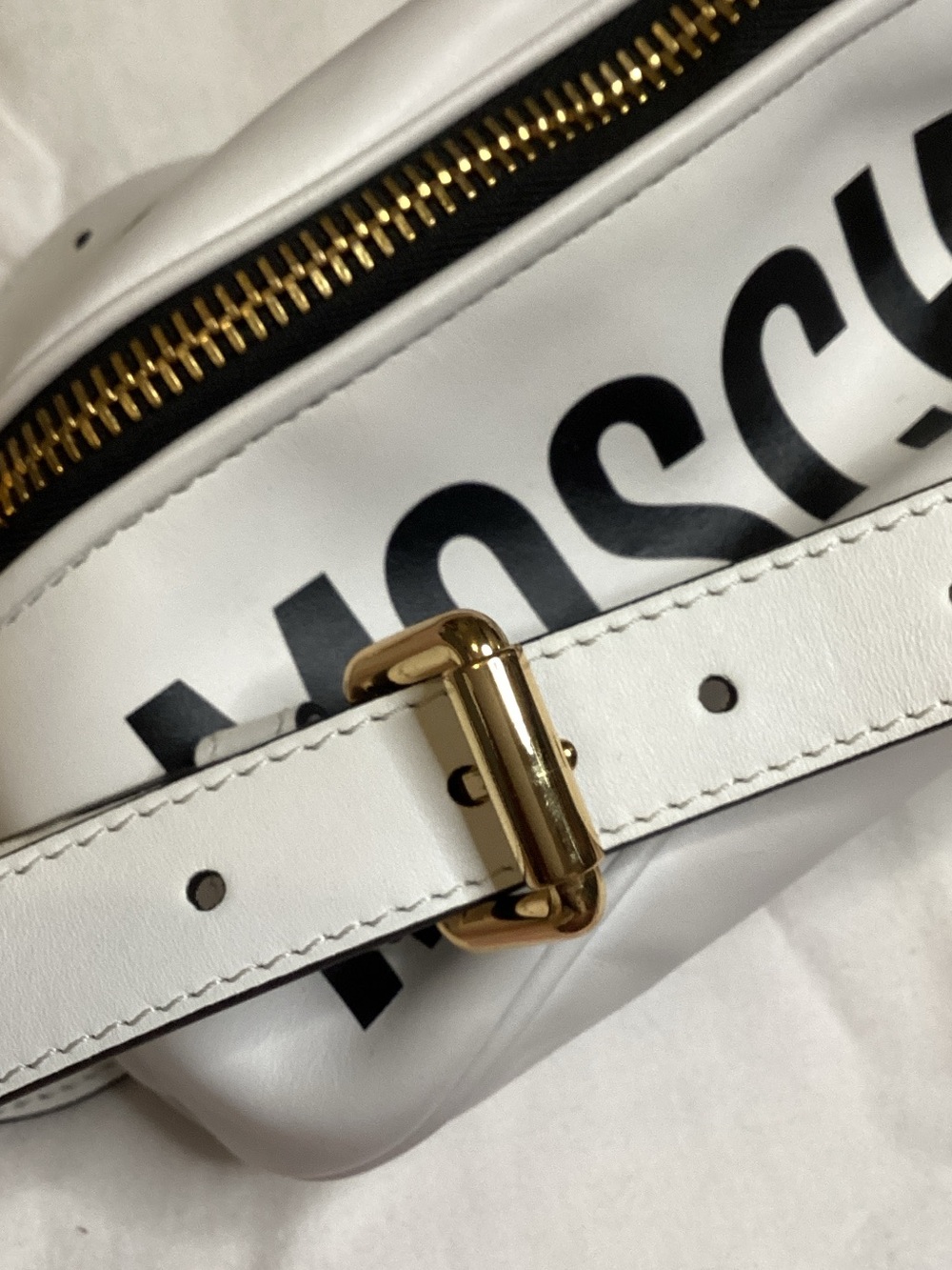 Moschino White Leather Logo Belt Bag with Gold Hardware - Picture 8 of 12